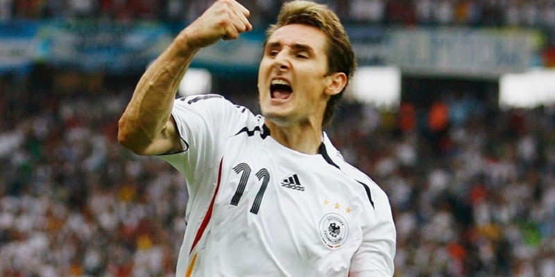 Miroslav Klose tay săn bàn cừ khôi trong các trận chung kết WC