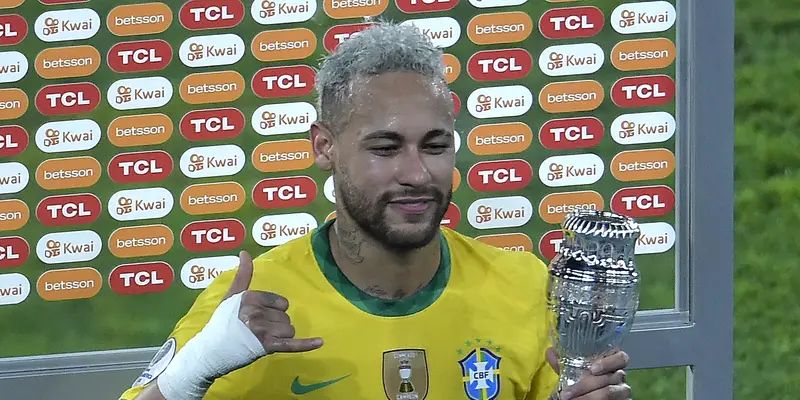 Neymar và niềm vui chiến thắng cùng đội tuyển Brazil